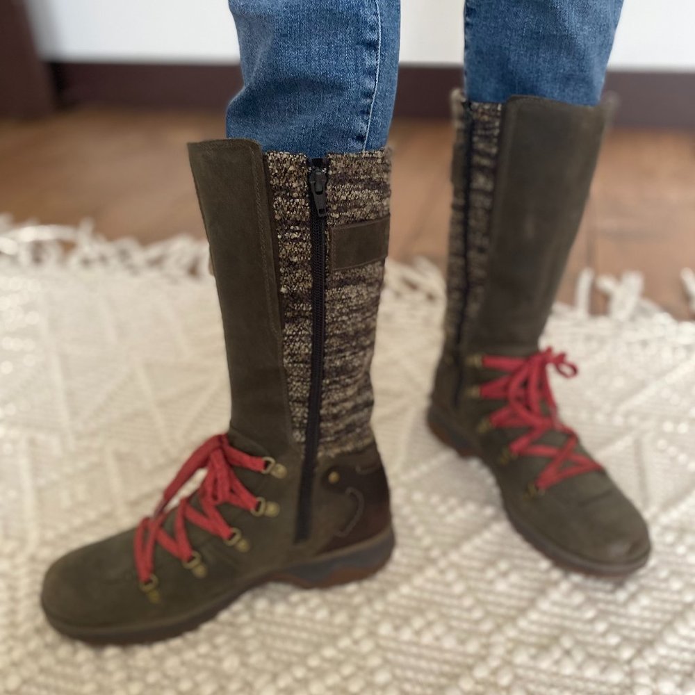 Merrell Tall Boots Size 9